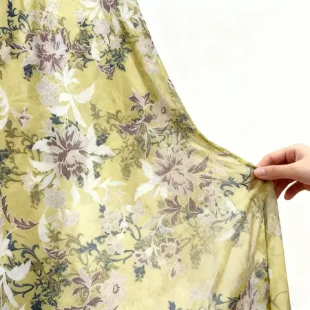 Composite silk chiffon fabric with retro floral prints (soft yellow base with pink and white floral patterns) is light, transparent and flowing. The polyester anti-hook silk is easy to care for. Factory direct sales, starting from 50 meters. Spring and summer dresses and skirts Composite silk chiffon fabric with retro floral prints (soft yellow base with pink and white floral patterns) is light, transparent and flowing. The polyester anti-hook silk is easy to care for. Factory direct sales, starting from 50 meters. Spring and summer dresses and skirts